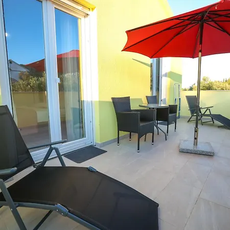 Gaby With Heated Pool Božava