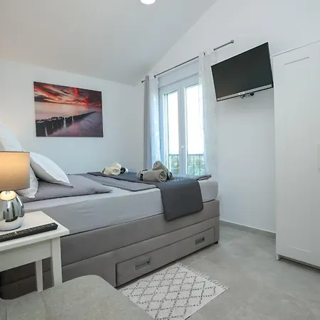 Gaby With Heated Pool Villa Božava