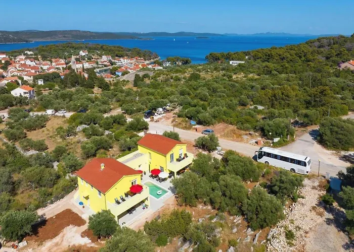 Gaby With Heated Pool Villa