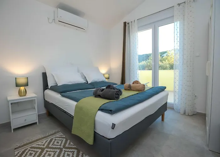 Gaby With Heated Pool Villa *