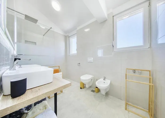 Gaby With Heated Pool Villa Božava