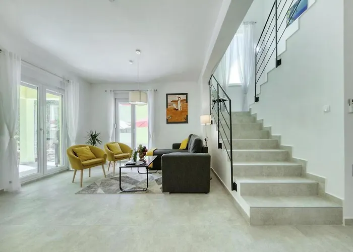 Gaby With Heated Pool * Božava