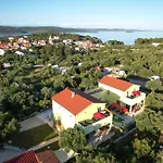 Villa Gaby With Heated Pool Božava