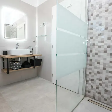 Gaby With Heated Pool * Bozava