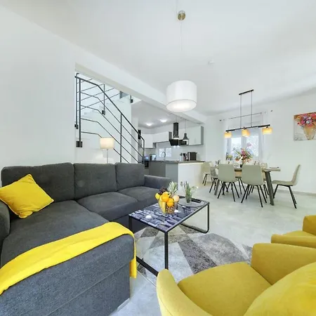 Villa Gaby With Heated Pool Bozava