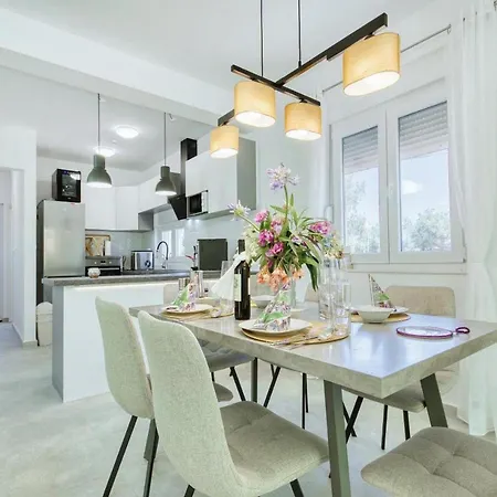 Gaby With Heated Pool Villa