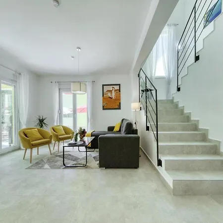 Gaby With Heated Pool * Bozava