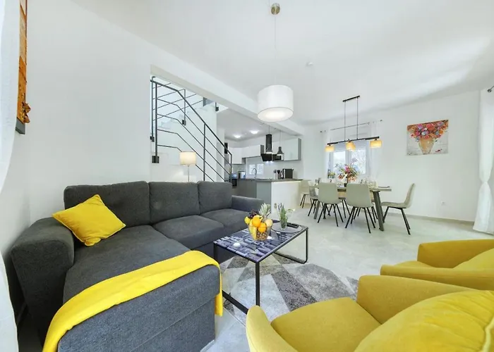 Βίλα Gaby With Heated Pool Božava