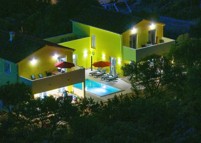 וילה Gaby With Heated Pool בוזאבה