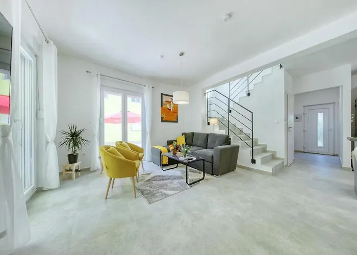 Βίλα Gaby With Heated Pool Božava