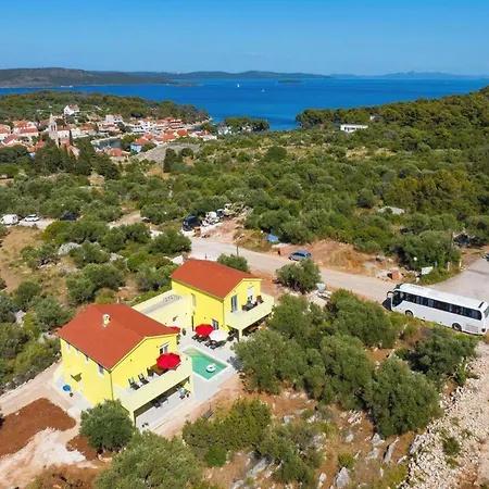 Gaby With Heated Pool Villa