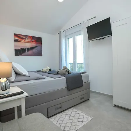 Gaby With Heated Pool Villa Božava