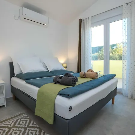 Gaby With Heated Pool Villa *