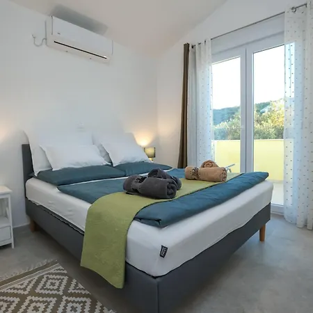 Gaby With Heated Pool Villa