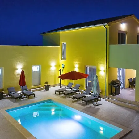 Villa Gaby With Heated Pool Božava