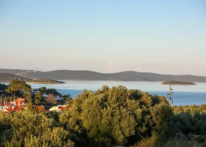 Gaby With Heated Pool Божава