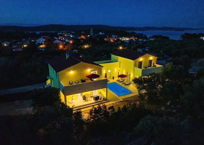 Gaby With Heated Pool * Божава