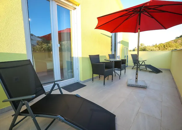 Gaby With Heated Pool Божава