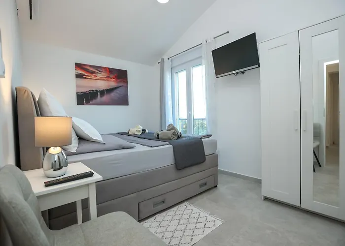 Gaby With Heated Pool Вилла Божава